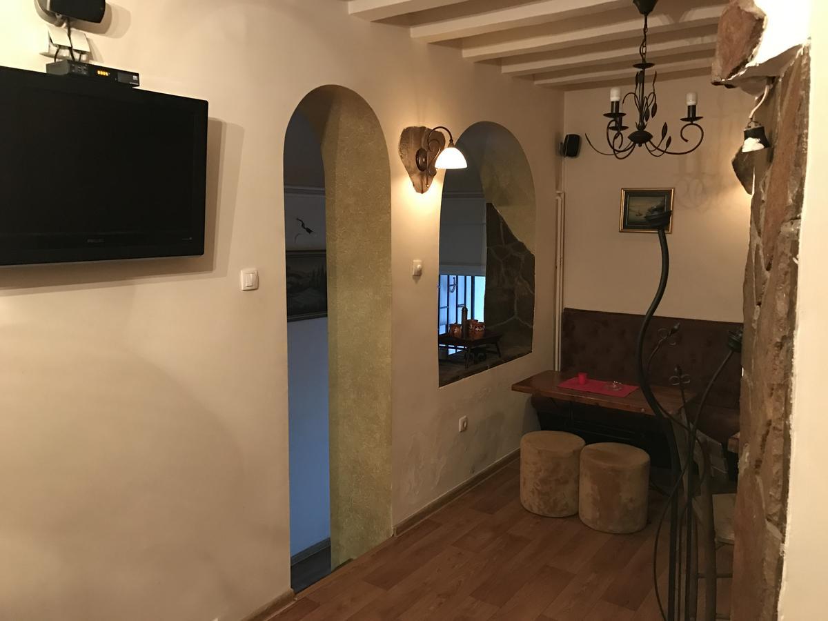 Apartament Cacak Luaran gambar